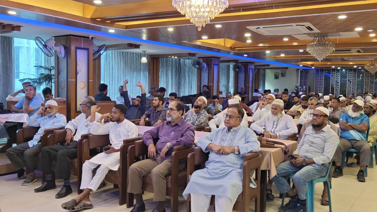 গণ ভোটের রায় বাস্তবায়নের দাবিতে ১১ দলীয় ঐক্য নারায়গঞ্জ মহানগরী কর্তৃক আয়োজিত সেমিনার ও জুলাই গণ অভ্যূথানে আহত সাংবাদিকদের সম্মাননা স্মারক প্রদান
